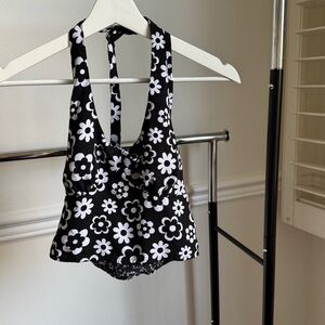 Women’s Hollister Black & White Floral Halter Top-size Small Pre-Owned